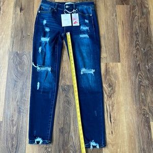 Ladies KanCan Los Angeles new with tag skinny darker blue distressed cute comfy